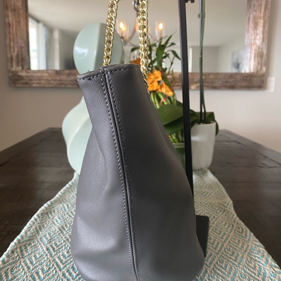 Kenneth Cole Reaction Tote (Gray) w/Gold Hardware. - Picture 7 of 12